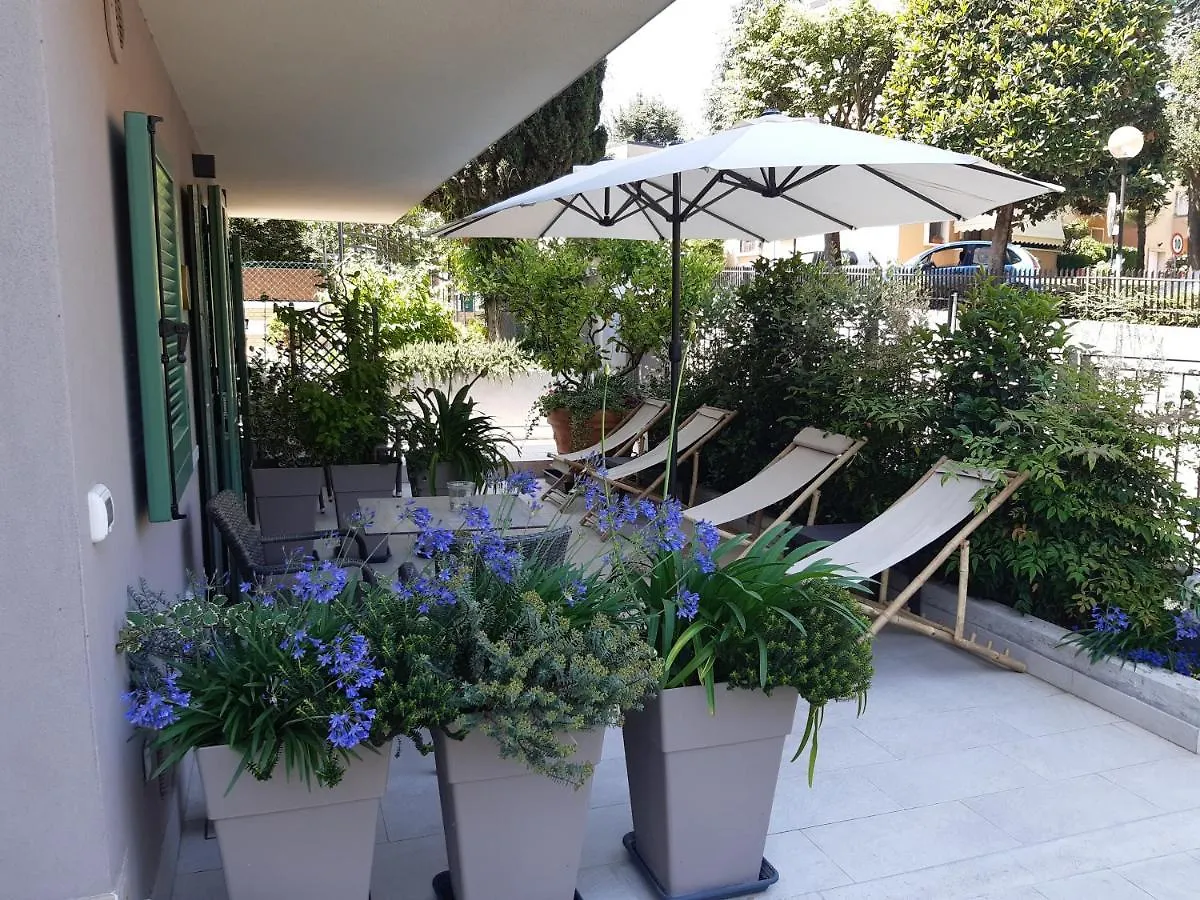 Il Nido Degli Usignoli Hotel Peschiera del Garda 0*,  Italy