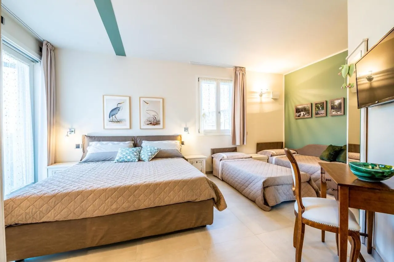 Hotel Il Nido Degli Usignoli à Peschiera del Garda 0*,  Italie